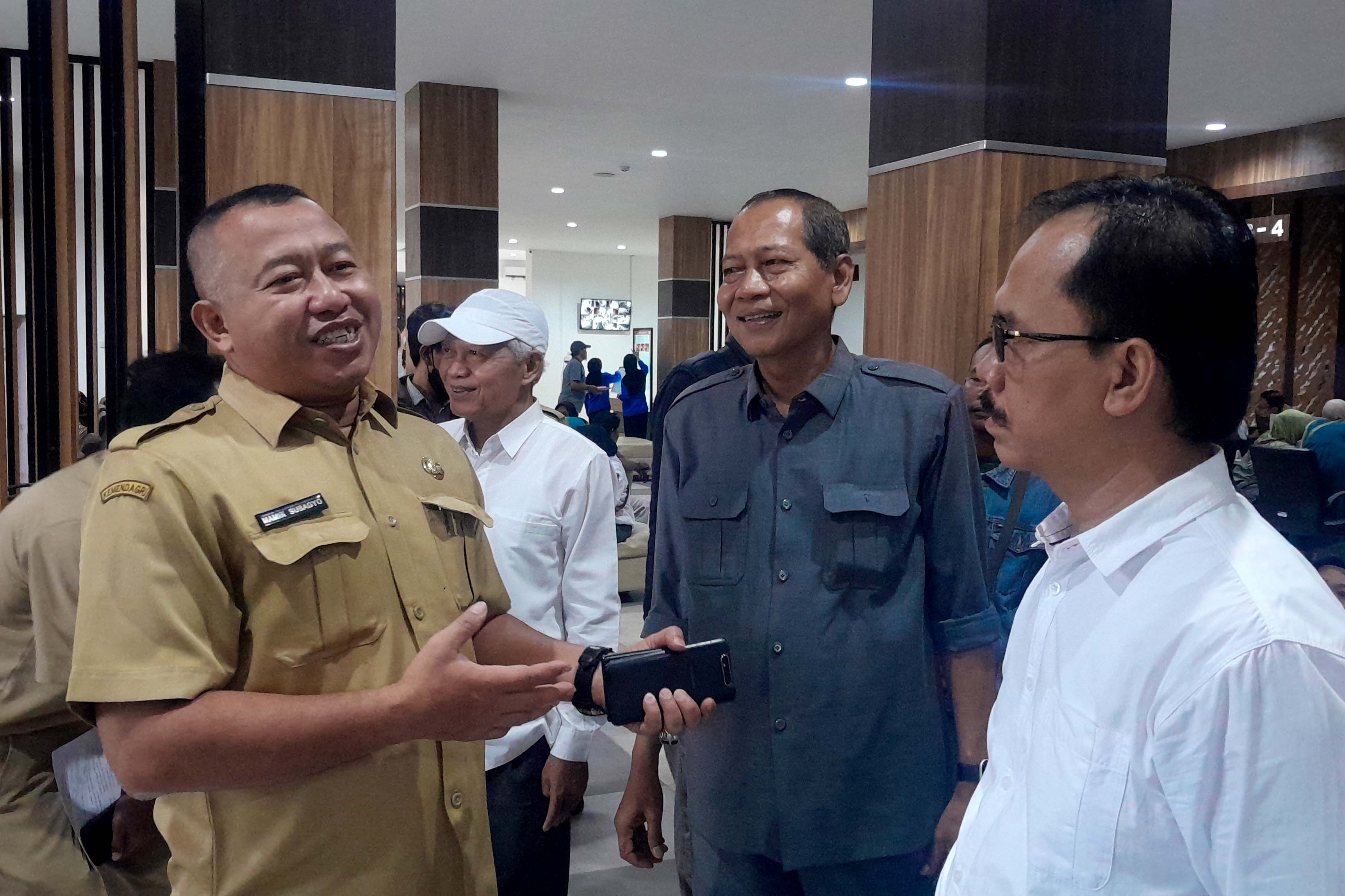 SIDAK: Rombongan Komisi I DPRD Ngawi melakukan inspeksi pelayanan kependudukan di Mall Pelayanan Publik, Senin 3 Februari 2025.