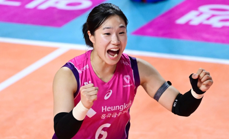 Lee Go Eun bermain impresif musim ini bersama Pink Spiders.