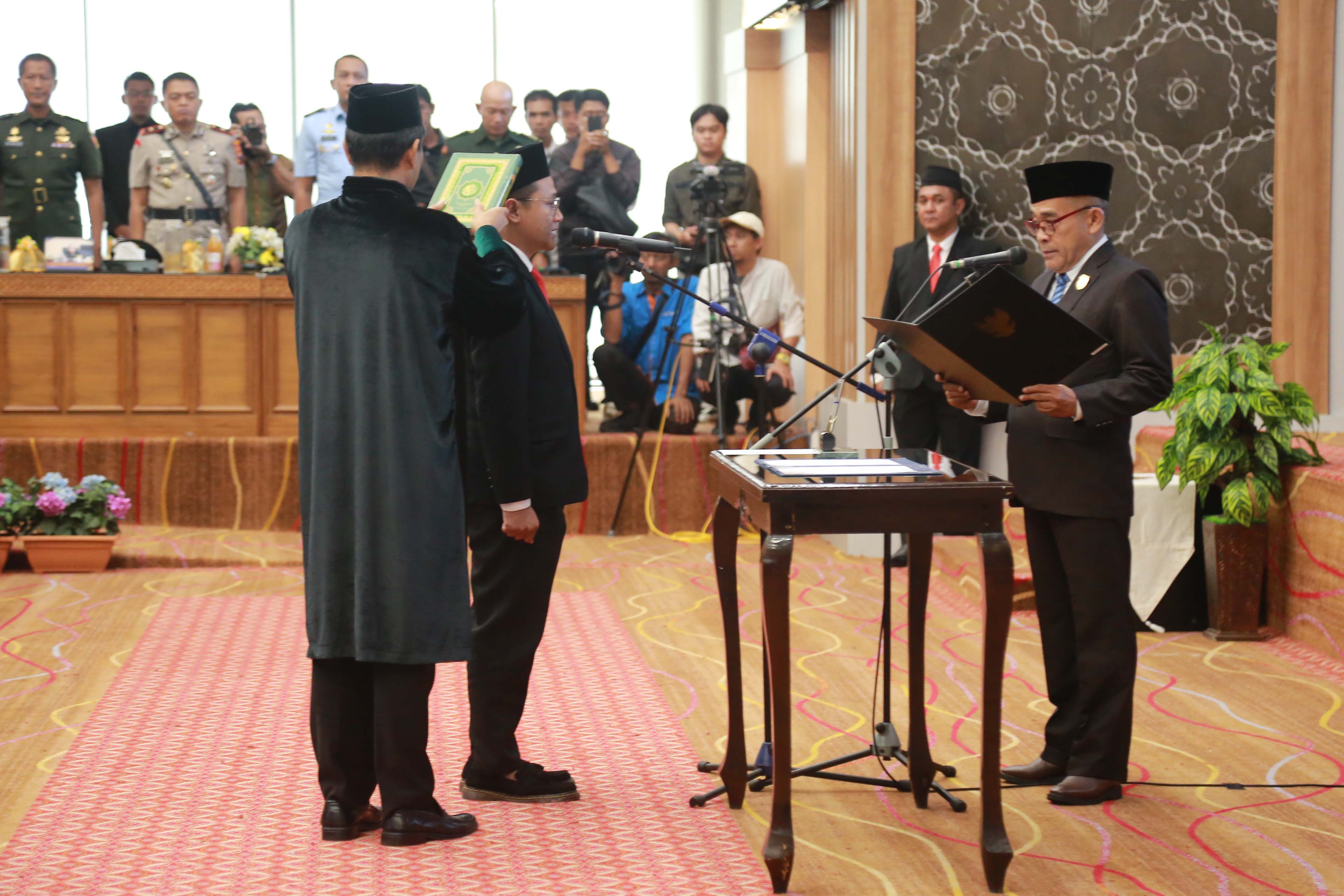 DILANTIK: Fauzi Ghozali diambil sumpah dan janjinya sebagai pengganti antarwaktu anggota dewan masa periode 2024&ndash;2029 dalam rapat paripurna di Gedung DPRD Kota Madiun, Senin 3 Februari 2025.