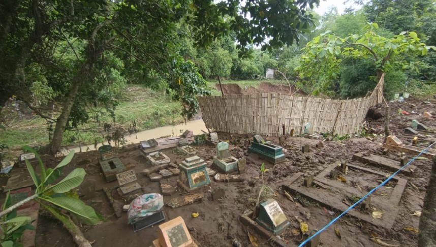 LONGSOR: Makam Krajan bakal dilakukan relokasi ke makam baru usai diterjang longsor pada Selasa 28 Januari 2025 lalu.