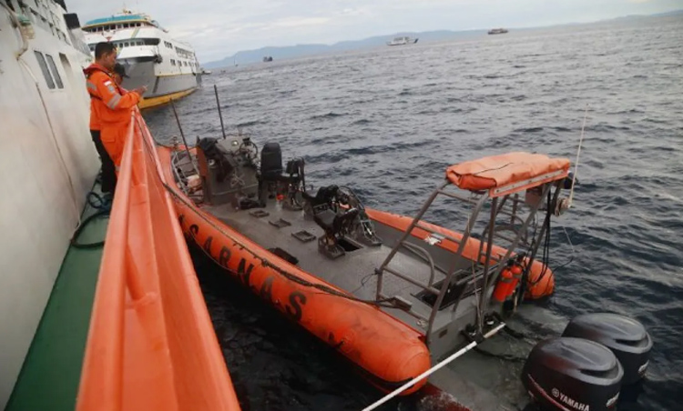 Speedboat SAR jenis RIB 04 milik Basarnas Ternate meledak dalam operasi evakuasi.