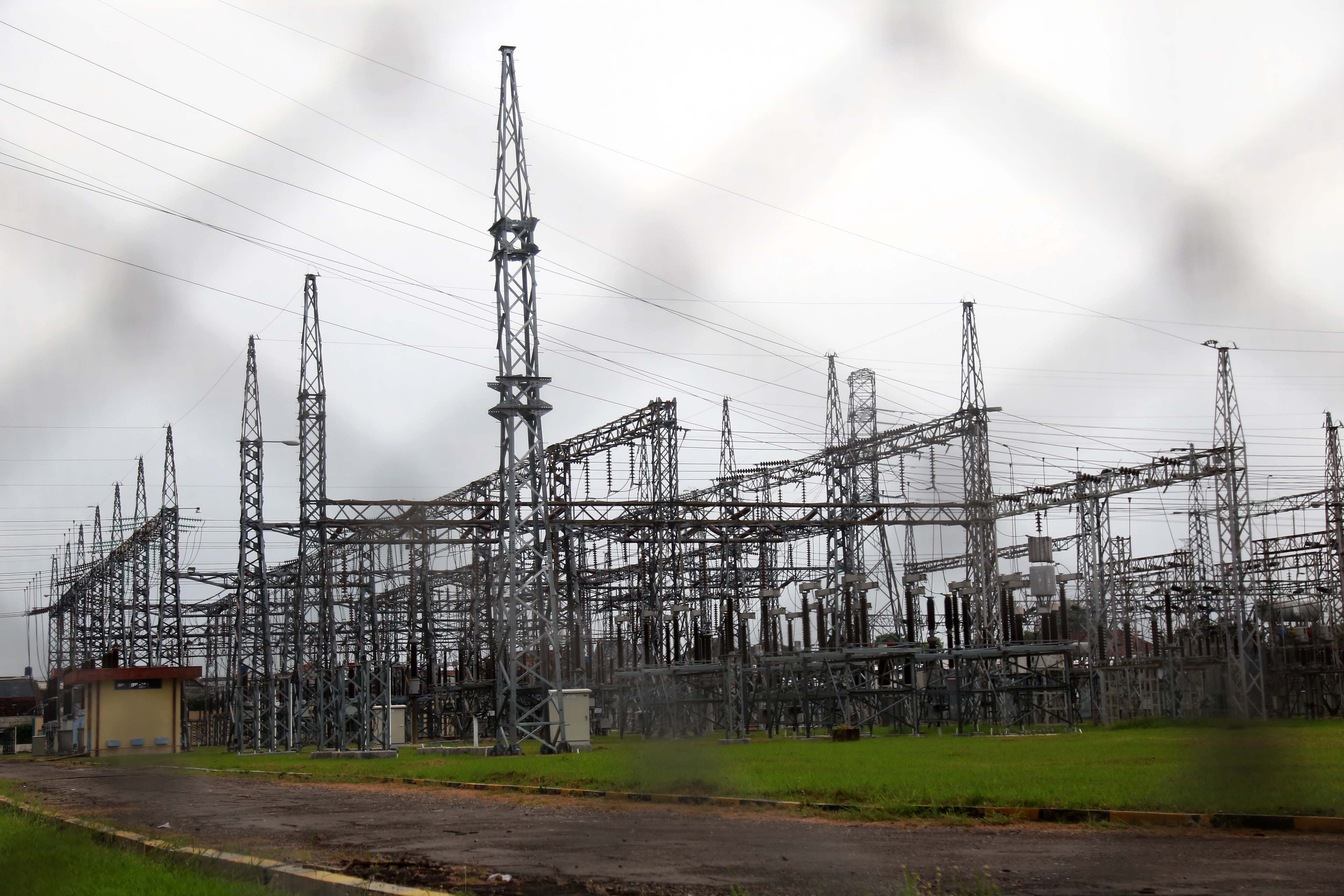ENERGI: Diskon tarif listrik sebesar 50 persen disebut-sebut sebagai penyumbang utama deflasi Januari 2025. (BAGAS BIMANTARA/JAWA POS RADAR MADIUN)