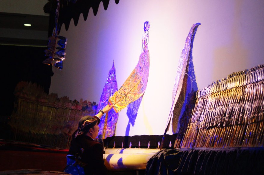 Ilustrasi pementasan wayang