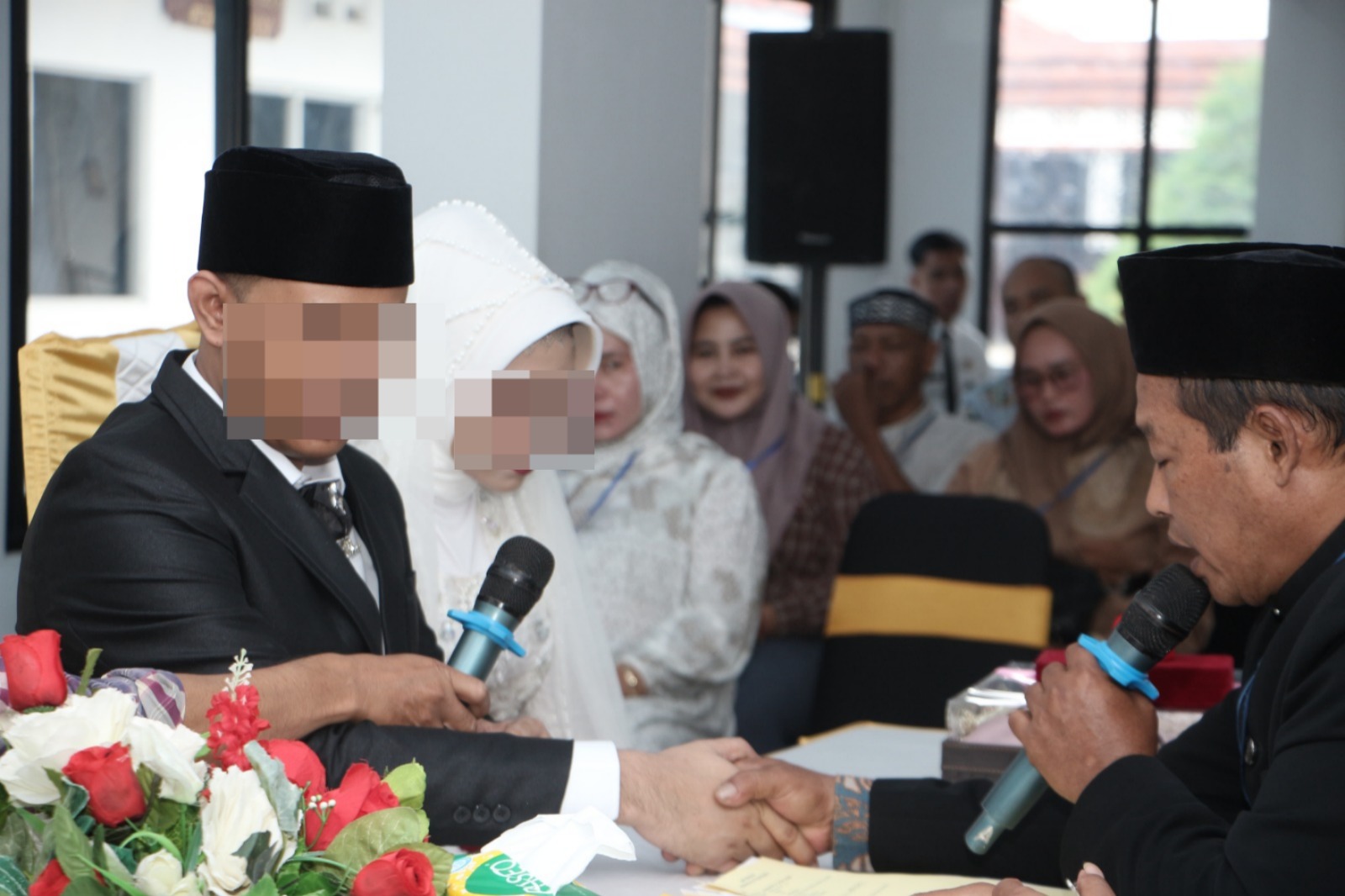 SAH: Dua narapidana Lapas Kelas I Madiun menjalani akad nikah di dalam tahanan pada Rabu (5/2) lalu.