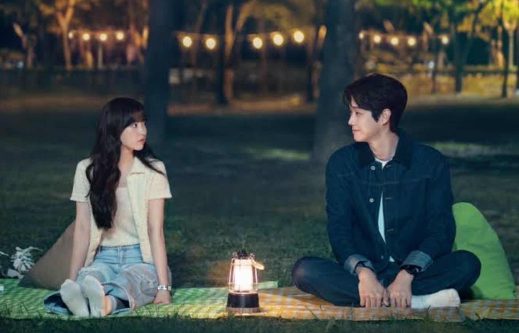 Still dari drama Melo Movie yang diperankan Park Bo Young dan Choi Woo Sik.
