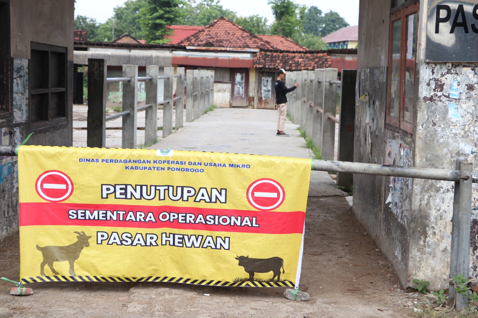 SABAR: Aktivitas ekonomi di Pasar Hewan Jetis lumpuh total sejak penutupan 8 Januari lalu. (DOKUMEN JAWA POS RADAR PONOROGO)