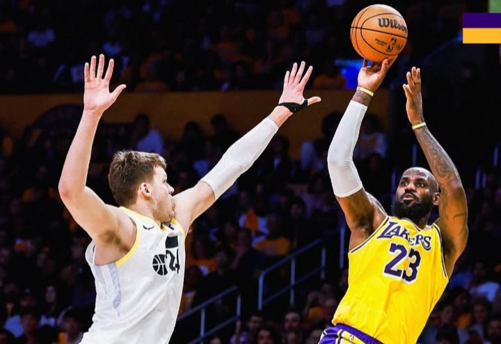 LeBron James hari ini mencetak 24 poin.