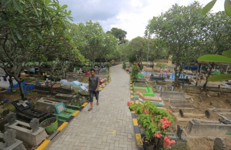 Ilustrasi makam di Kota Madiun