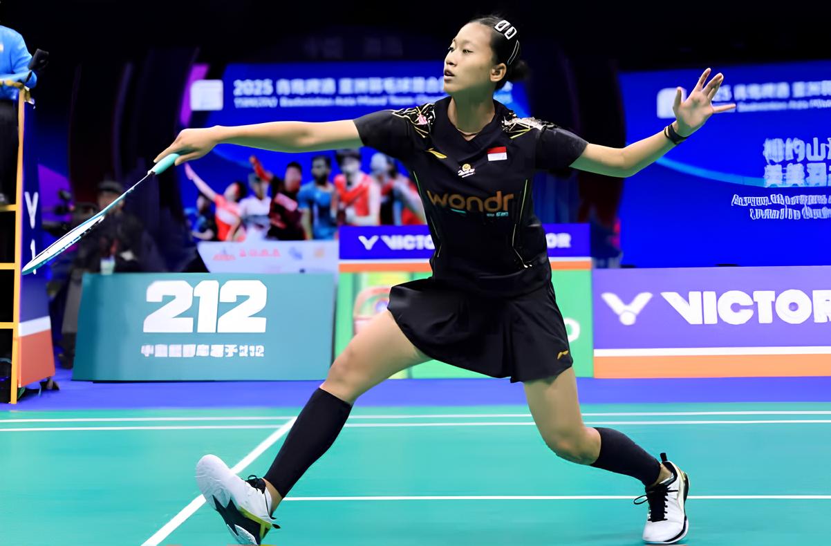 Putri KW tumbang.