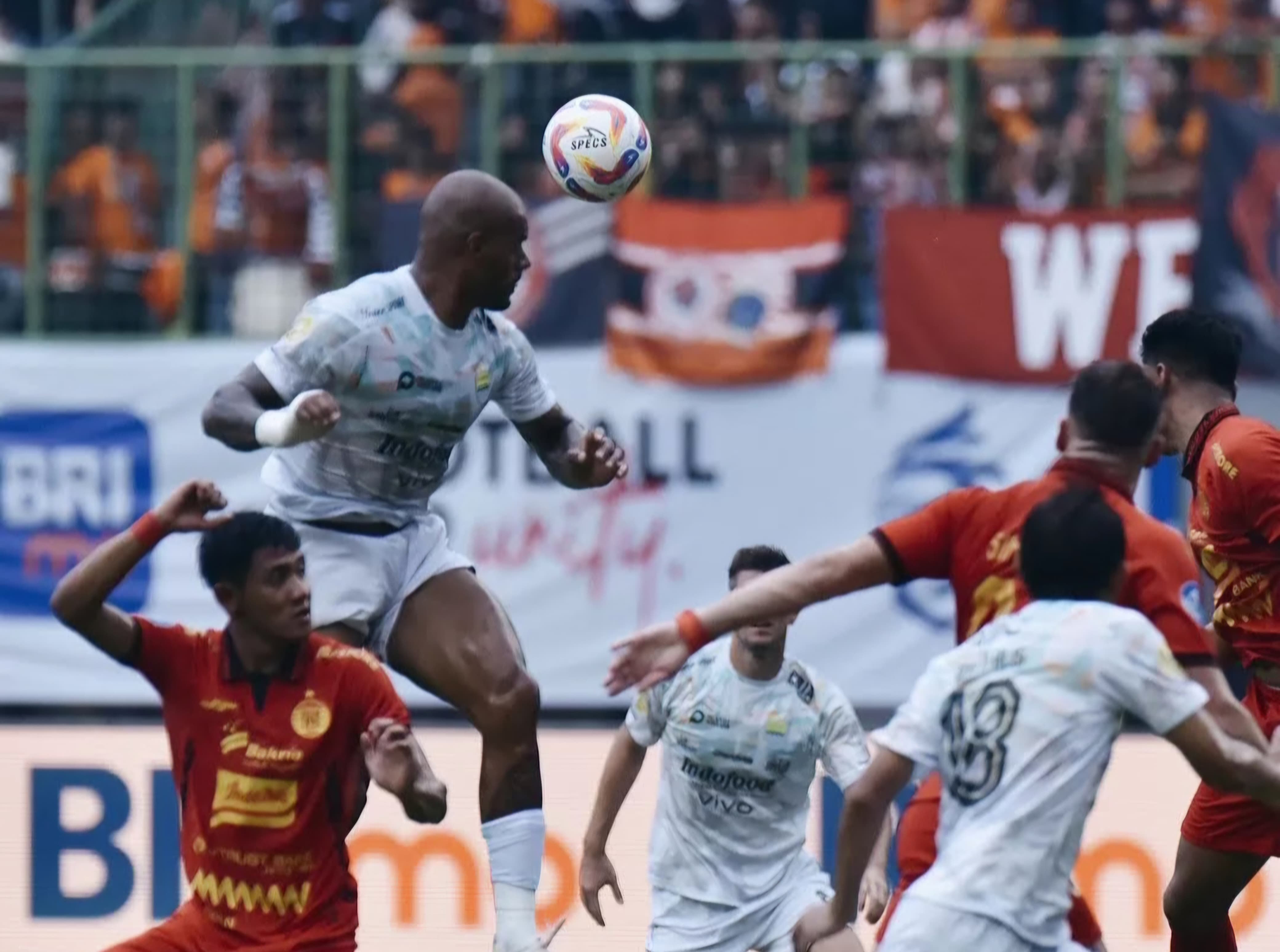 Gol sundulan David da Silva pada menit ke-70 mengubah skor Persib vs Persija menjadi 2-2 dalam pertandingan Liga 1, Minggu 16 Februari 2025.