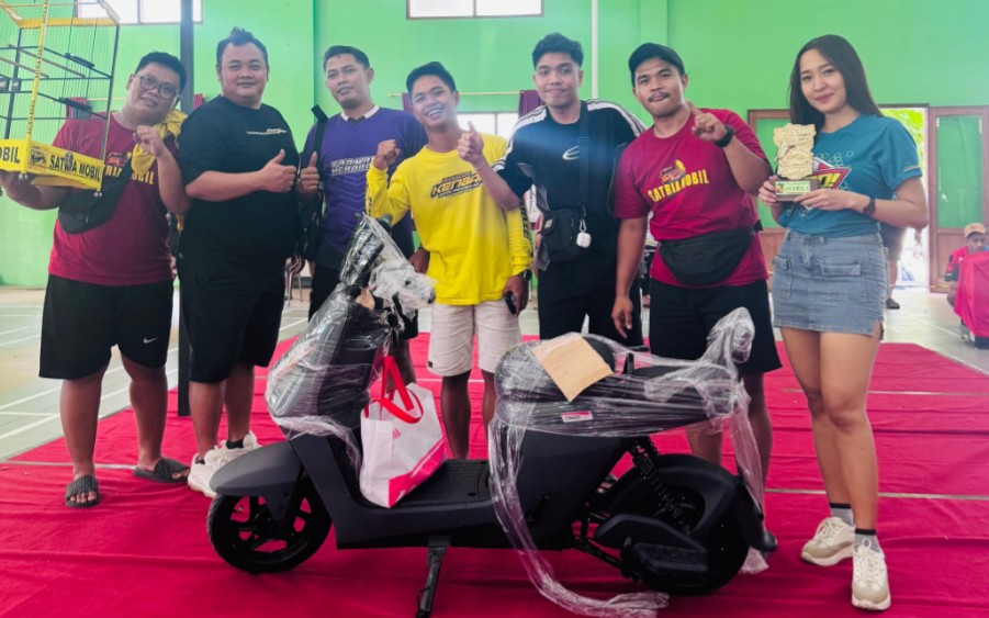 ACBS Gank memamerkan motor listrik yang didapat dari kontes Kenari. Jenis Kenari Rasmi hasil perawatan mereka laku Rp 20 juta.
