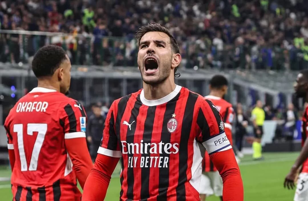 Pemain AC Milan Theo Hernandez