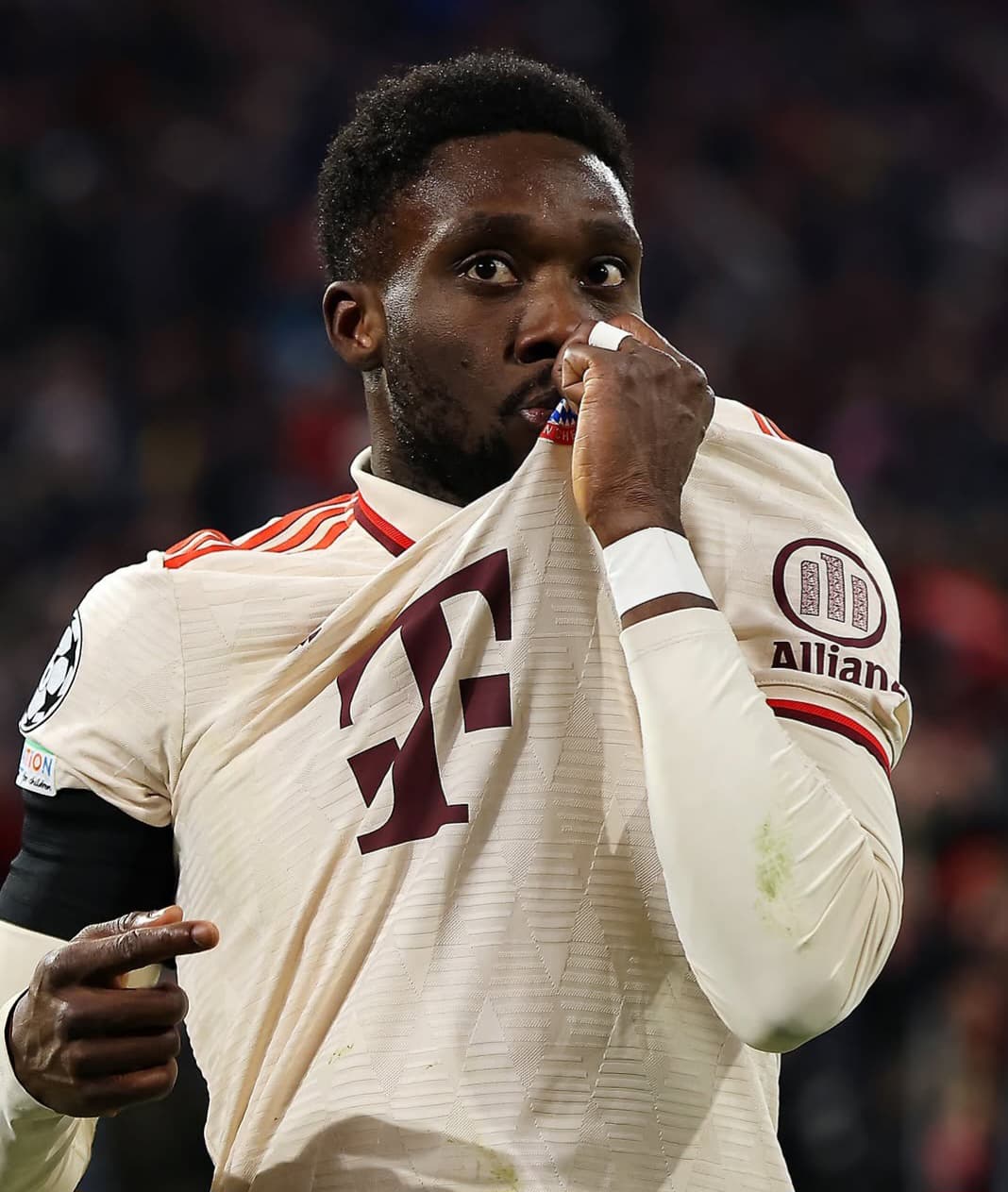 Alphonso Davies, menjadi pahlawan bagi Die Roten setelah golnya menyamakan kedudukan&nbsp;di&nbsp;injury&nbsp;time.
