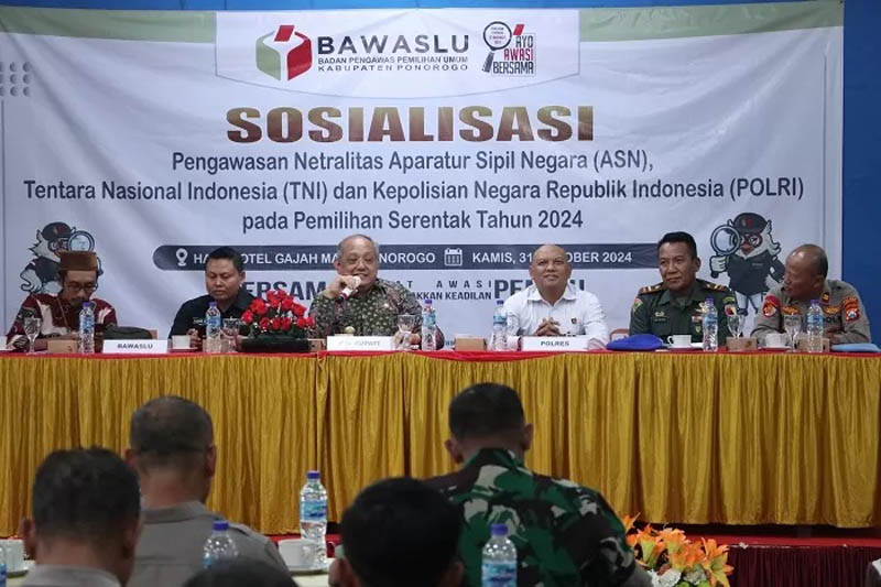 Ilustrasi foto : Bawaslu Ponorogo menggelar sosialisasi netralitas ke ASN, dan TNI, Polri dalam pilkada di Hotel Gajah Mada, Kamis 31 Oktober 2024 lalu.