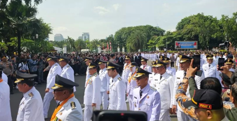 Sebanyak 961 kepala daerah terpilih melakukan kirab dari lapangan Monas menuju Istana Negara, Jakarta, Kamis 20 Februari 2025.