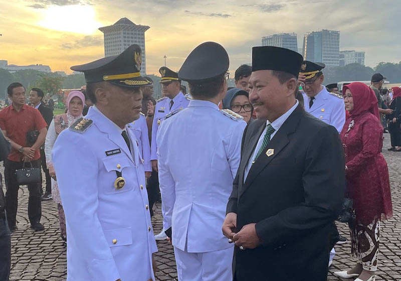 CERAH : Bupati Sugiri Sancoko berbincang dengan Ketua DPRD Ponorogo usai pelantikan di Istana Negara, Kamis 20 Februari 2025.&nbsp;