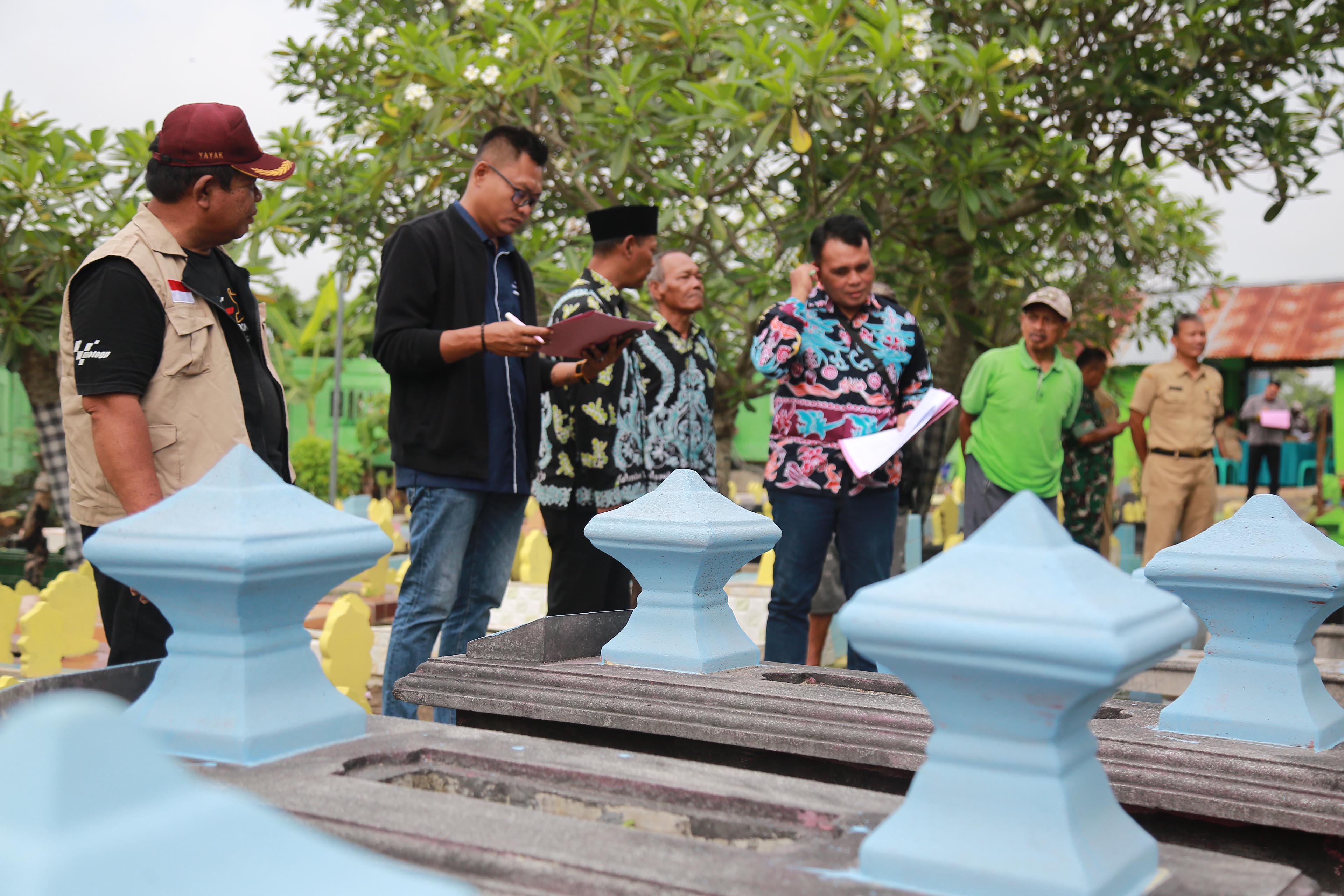 PEMAKAMAN: Penilaian lomba kebersihan dan keindahan TPU di Kota Madiun, Senin 24 Februari 2025.