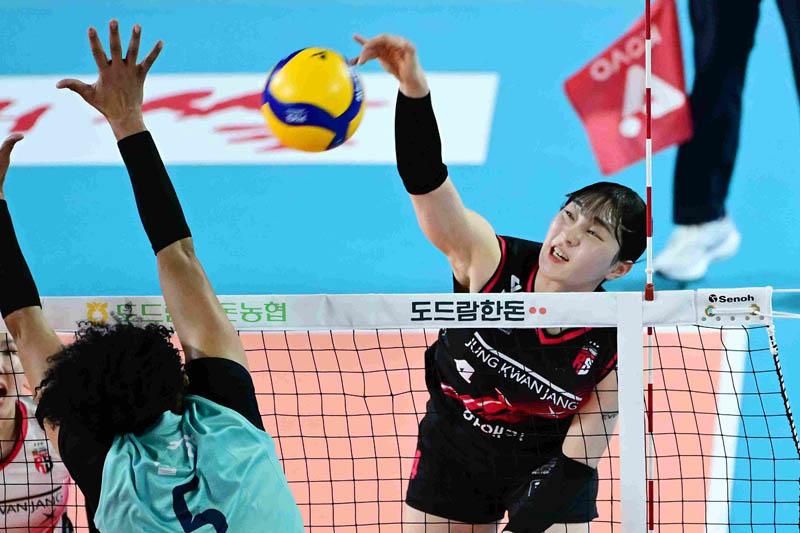 Jeon Da bin kembali berduet dengan Megawati hangestri saat Red Sparks melakoni laga tandang melawan GS Caltex di putaran keenam liga voli Korea Selatan 2024/2025.