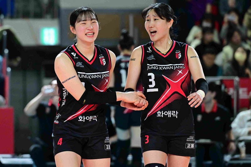 PENGGANTI : Jeon Da bin menjadi opsi pemain pengganti Vanja Bukilic yang cedera. Megawati Hangestri dan setter Yeum Hye seon pernah absen membela Red Sparks di liga voli Korea Selatan 2024/2025.