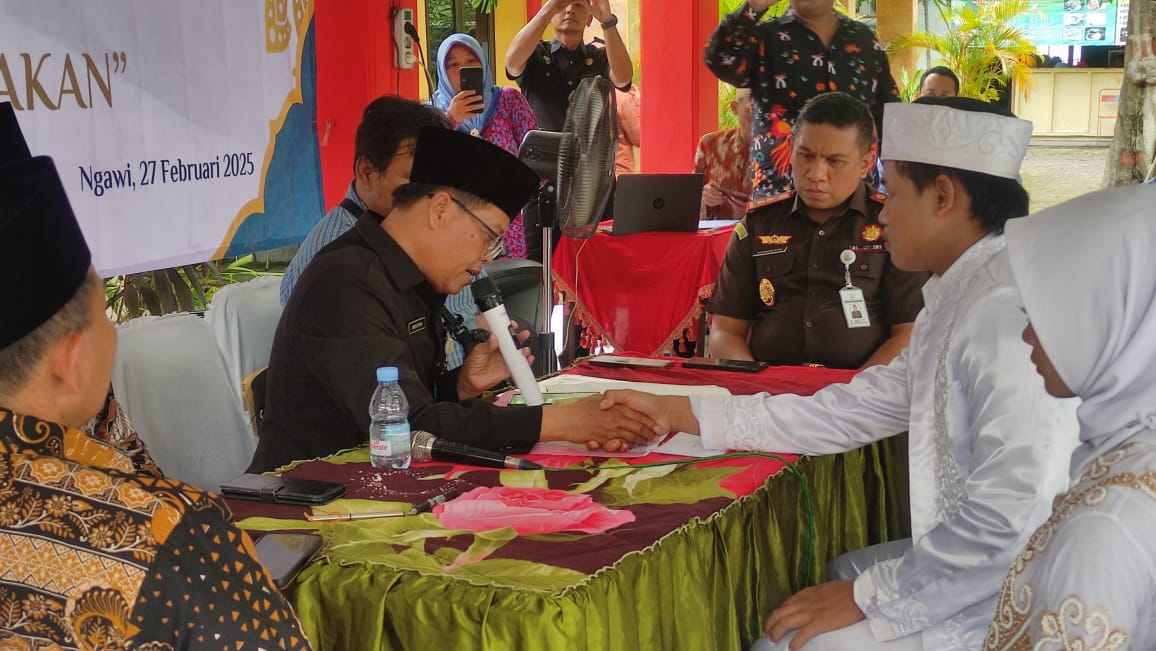 Prosesi nikah massal di Ngawi.
