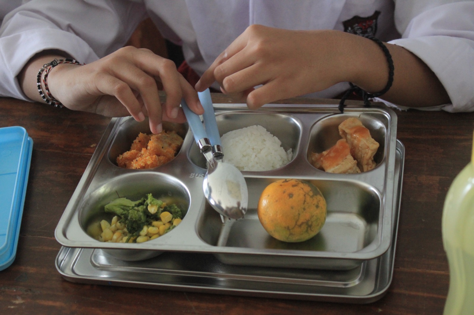 Program makan bergisi gratis tetap bergulis saat Ramadan di Magetan.