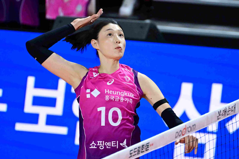 Pemian Idola Megawati Hangestri, Kim Yeon koung, tak main di set pertama saat Pink Spiders menjamu Hyundai Hillstate di putaran keenam liga voli Korea Selatan.