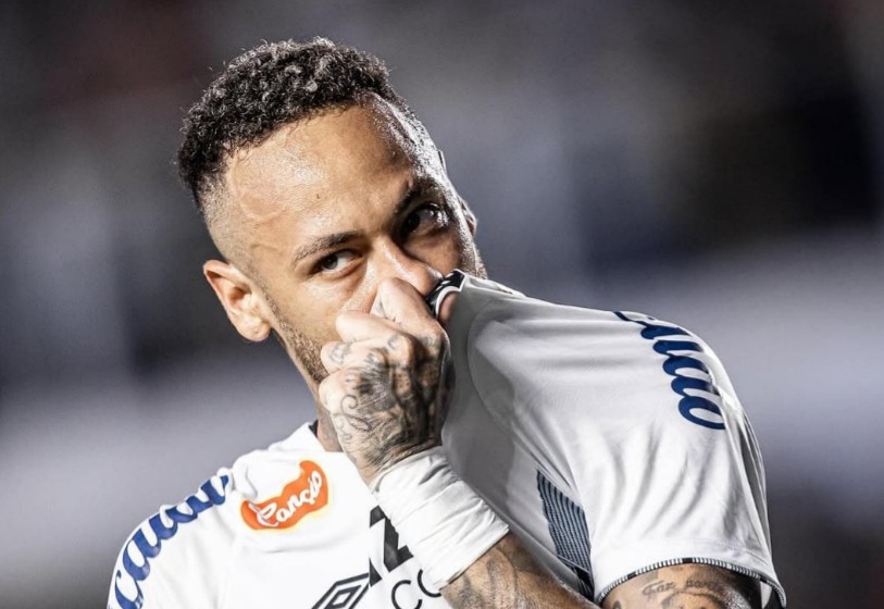Neymar kini merumput di Brasil bersama Santos FC.