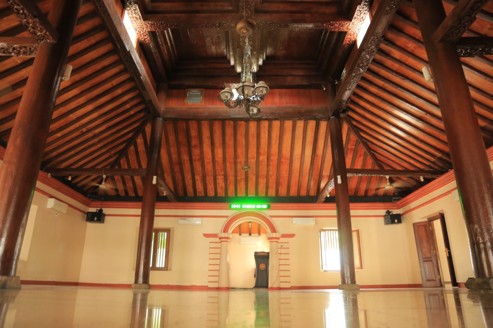 Masjid Besar Kuno Taman