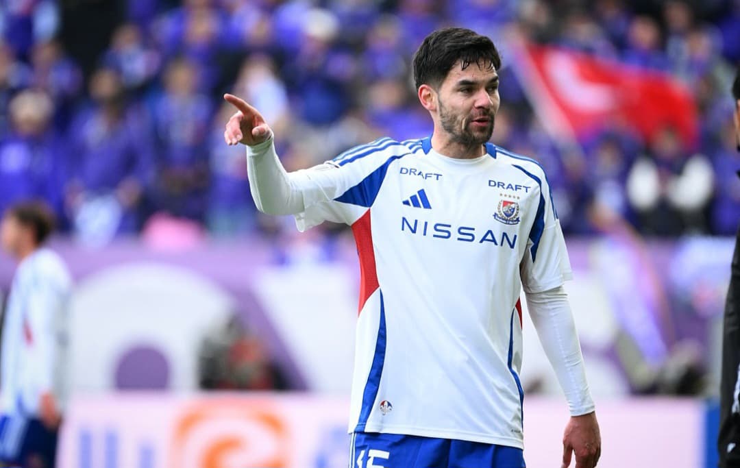 Pemain Timnas Indonesia Sandy Walsh, berseragam Yokohama F Marinos.