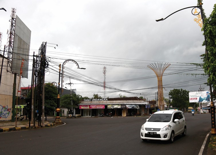 MENDUNG: Kondisi langit di wilayah Kota Madiun pada Senin 10 Maret 2025. Warga dihimbau selalu pantau cuaca terkini.