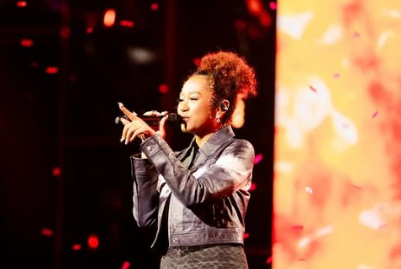 Penampilan Angie Carvalho di Spektakuler Show 7 Indonesian Idol tadi malam.