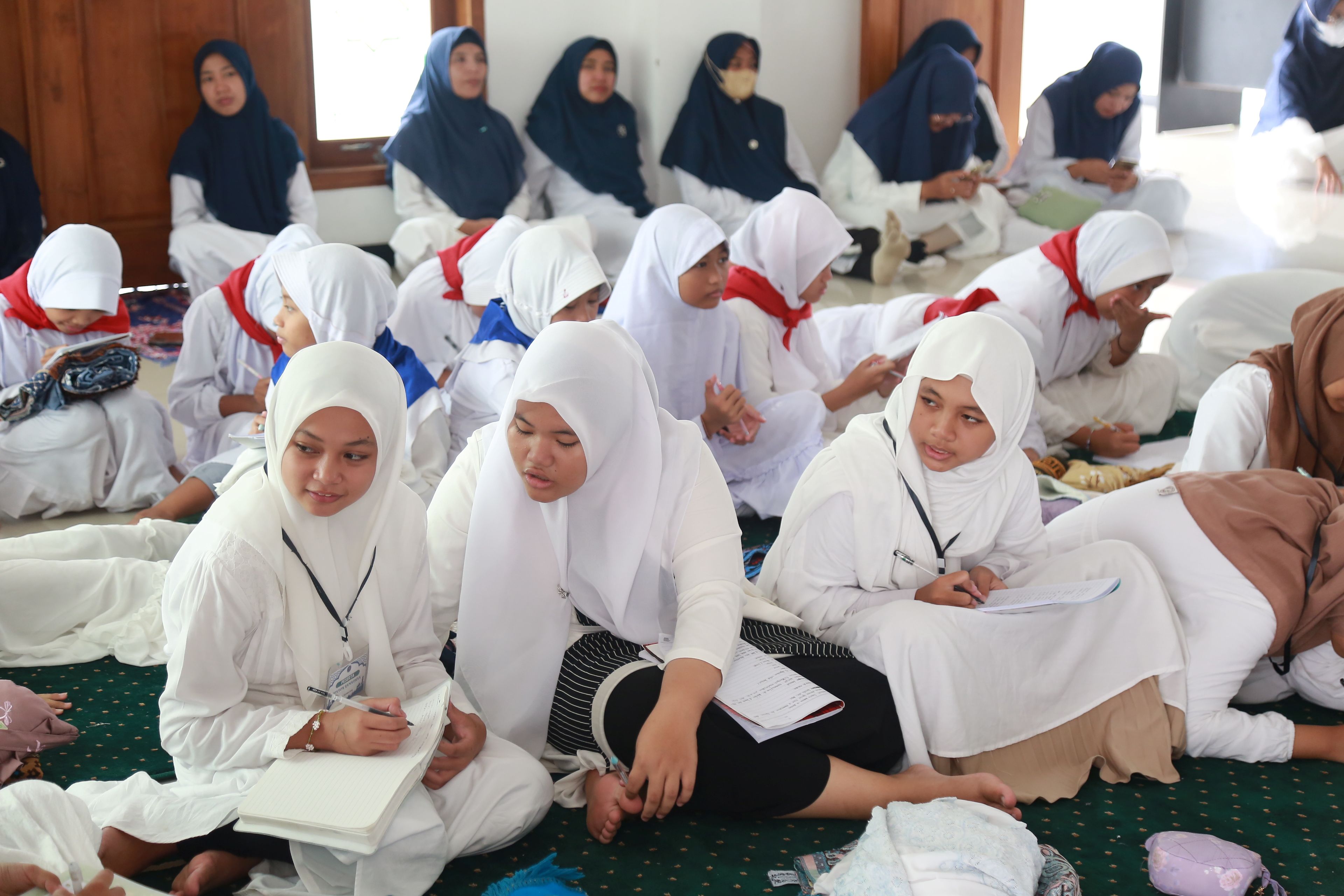 BELAJAR AGAMA: Para siswa SD mengikuti kegiatan Pondok Ramadan di Pondok Lansia, Selasa 11 Maret 2025.