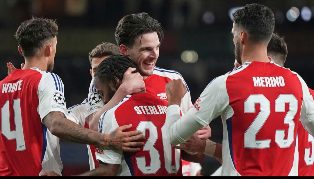 Declan Rice merayakan keberhasilan membawa Arsenal kembali unggul atas PSV Eindhoven.