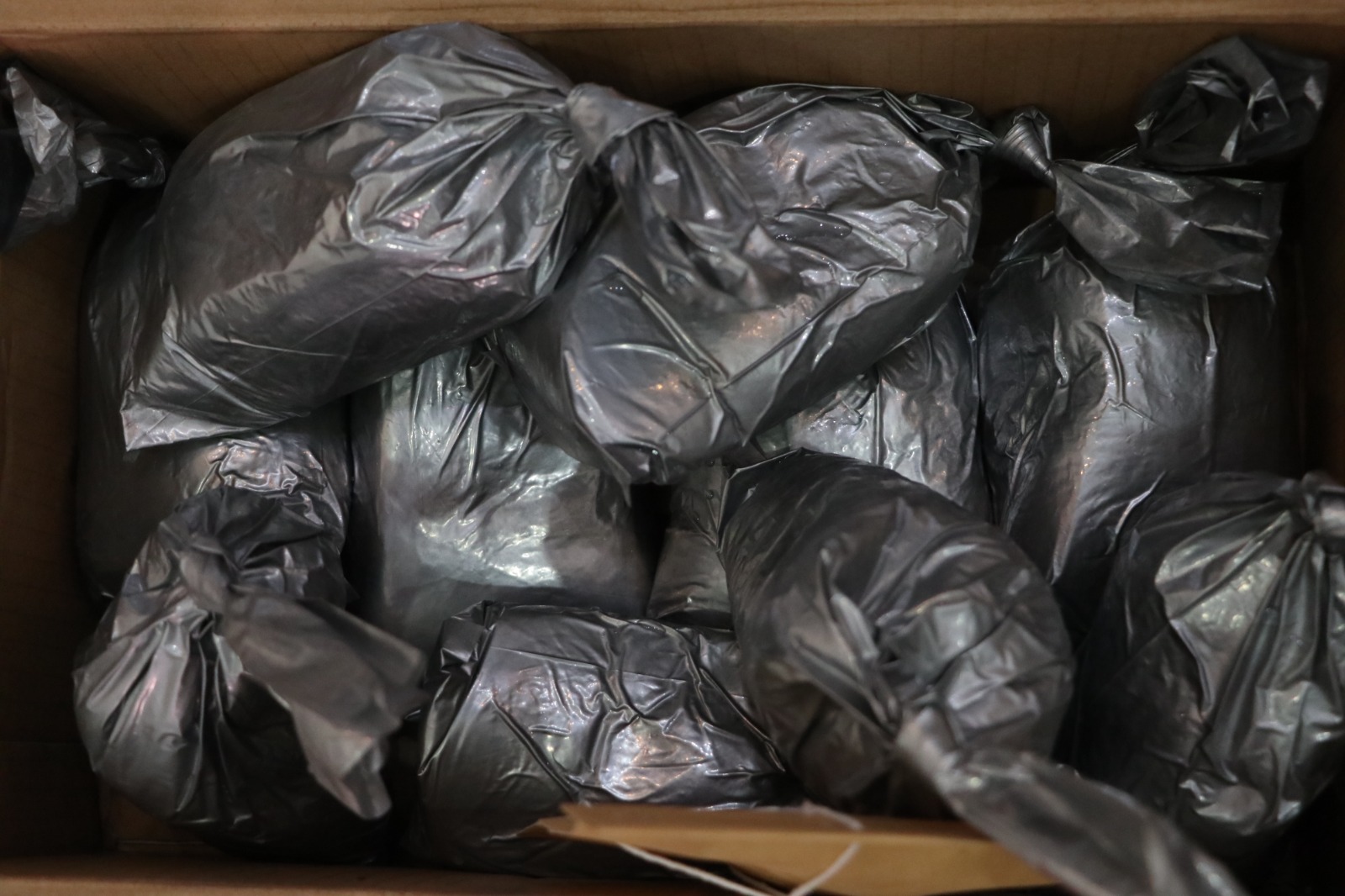 Seberat 5 kilogram bahan peledak gagal terkirim di Ponorogo setelah diamankan polisi. FOTO: SUGENG DWI N/RADAR PONOROGO
