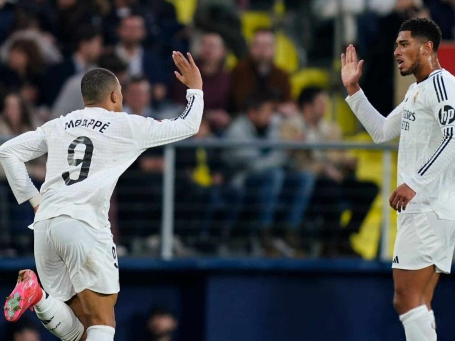 Kylian Mbappe menjadi pahlawan Real Madrid dengan mencetak brace saat melawan Villareal, Minggu dini hari.