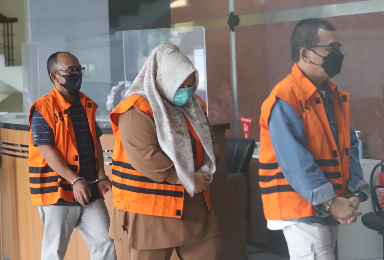 KPK kembali melakukan OTT di Kabupaten Ogan Komering Ulu (OKU), Sumatera Selatan, dari hasil OTT tersebut berhasil mengamankan 8 orang pada Jumat (14/3/2025). FOTO: Dery Ridwansah/JawaPos.com.
