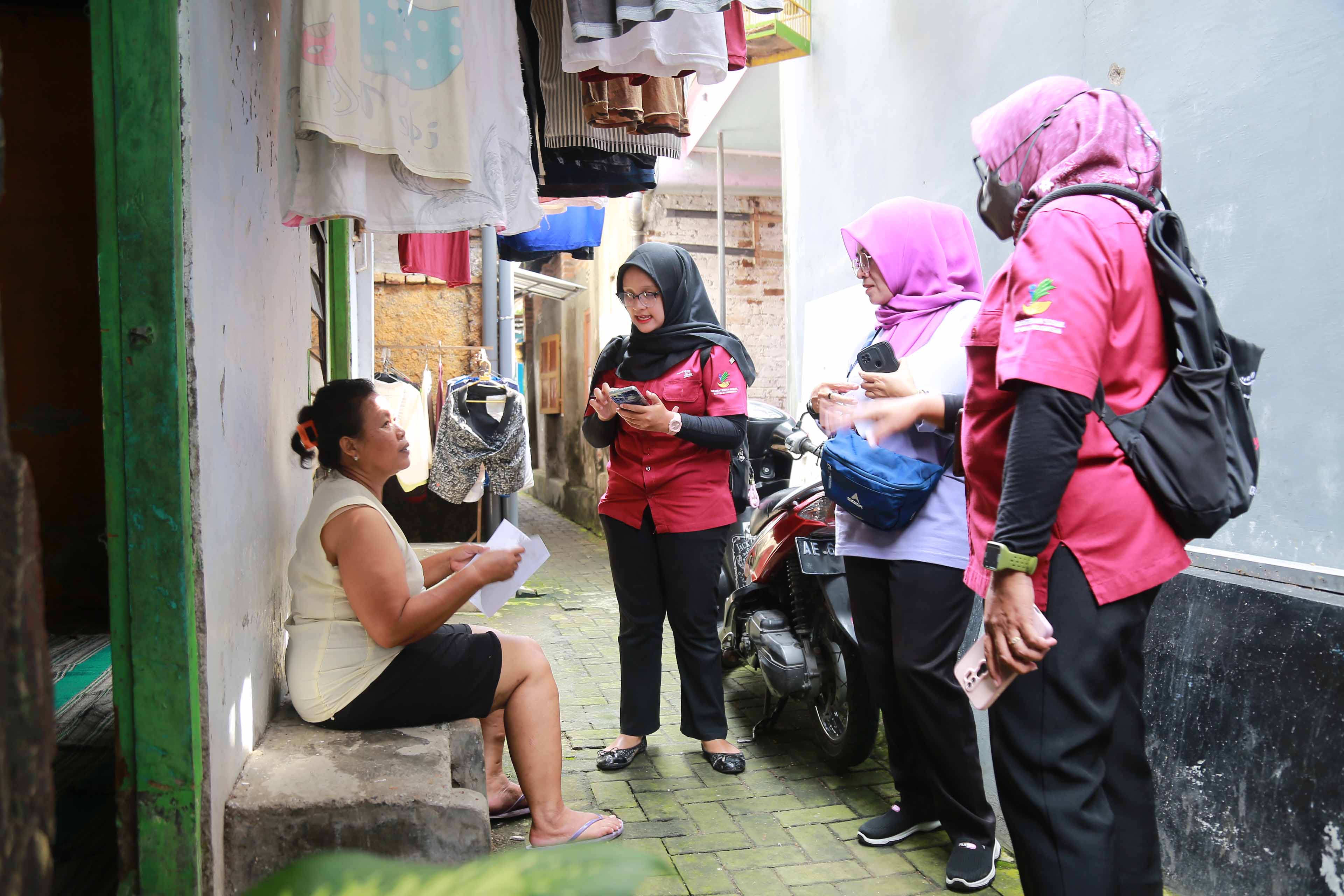 GROUND CHECK: BPS dan Dinsos-PPPA Kota Madiun melakukan proses verifikasi lapangan KPM program bantuan sosial di Kelurahan Pandean, Senin 17 Maret 2025.