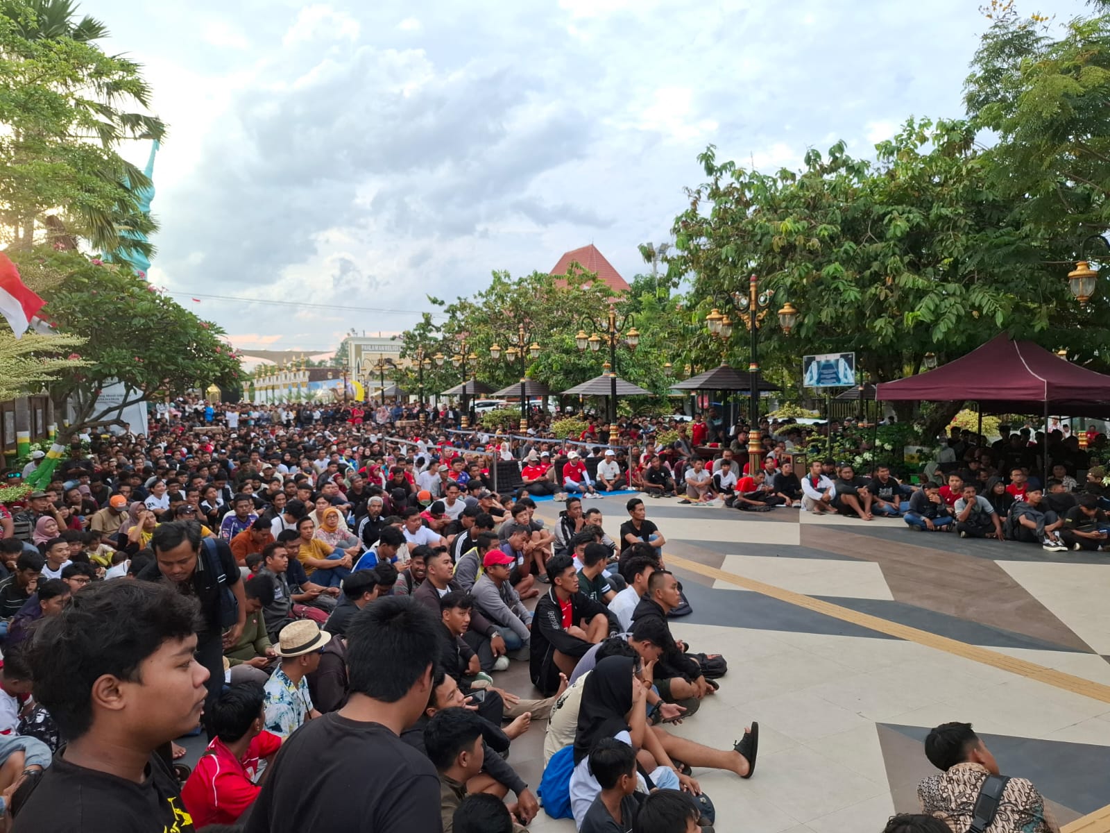 Keseruan nobar Timnas Indonesia vs Australia di PSC Kota Madiun, Kamis 20 Maret 2025.