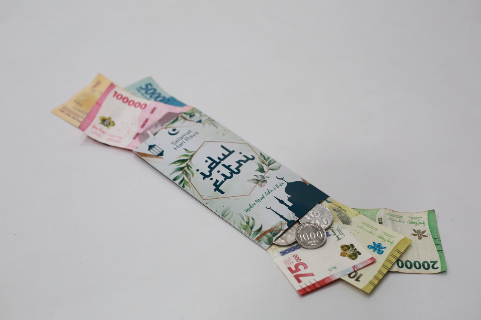 Ilustrasi foto angpau THR Lebaran. FOTO: BAGAS BIMANTARA/RADAR MADIUN