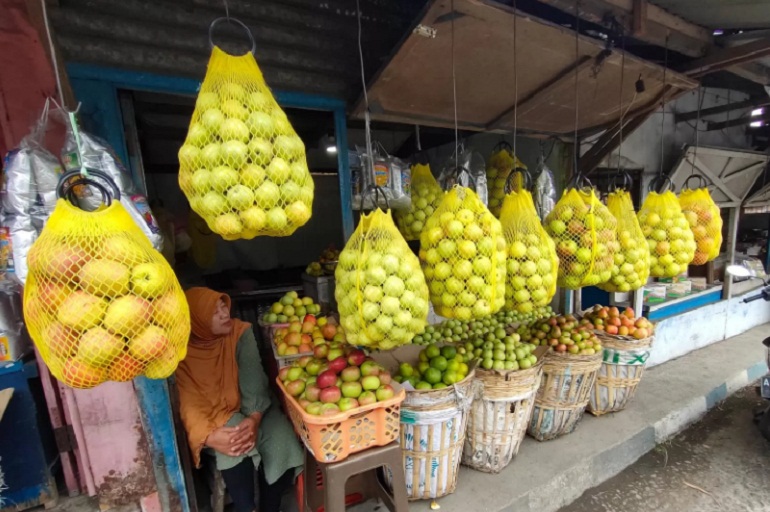 LOKAL:  Bakul apel sapirang-pirang ing Kota Batu. (DOKUMEN/RADAR MALANG)