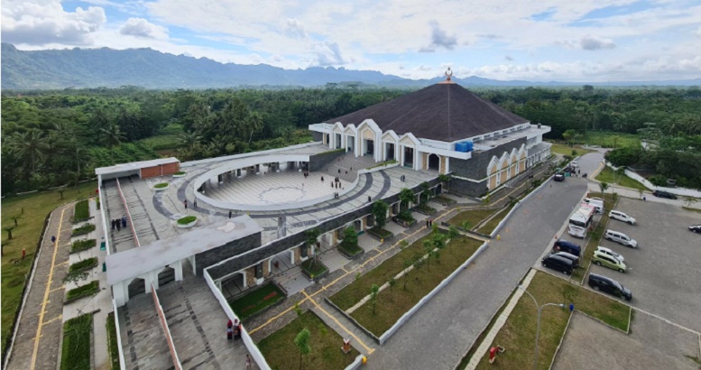 MAGRONG-MAGRONG: Masjid Agung Jawa Tengah An-Nuur Kabupaten Magelang. (DOKUMEN/RADAR JOGJA)
