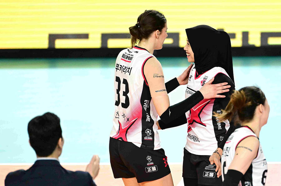 MENANG : Rekan Megawati Hangestri, Vanja BUkilic dan Park Eun jin kembali bermain saat Red Spark hadapi Hyundai Hillstate di pertandingan pertama playoff liga voli Korea Selatan 2024/2025.