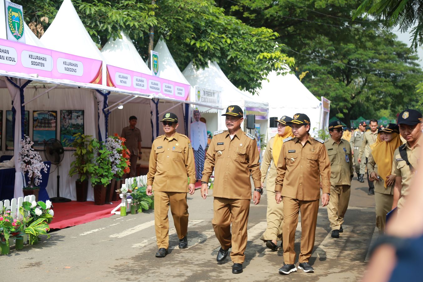 Wali Kota Madiun Maidi buka kantor di Taman Bantaran. Tersedia bazar UMKM di lokasi tersebut.