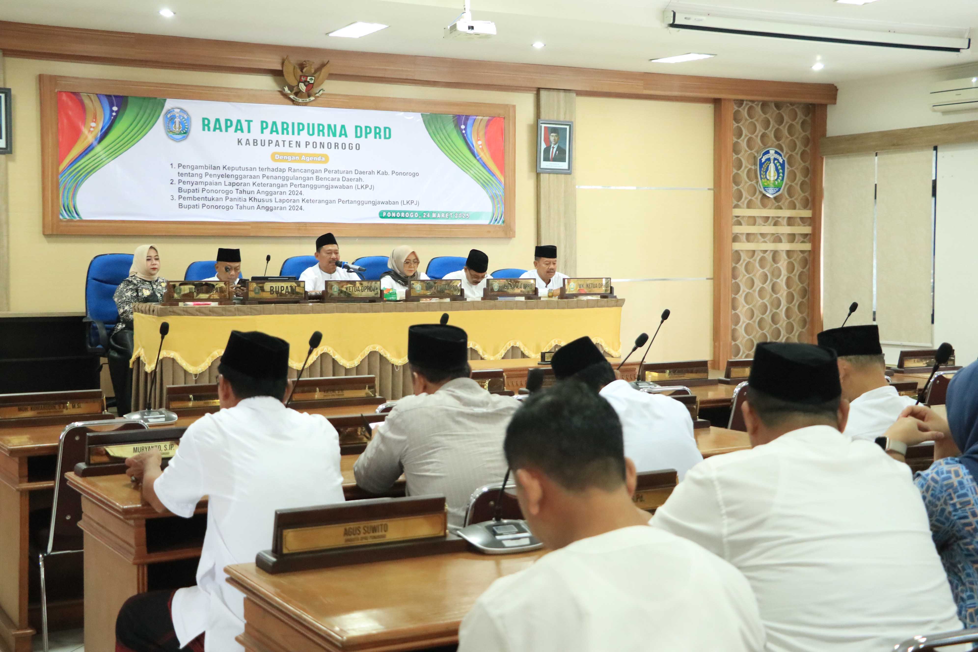 PARIPURNA: DPRD Ponorogo menggelar sidang paripurna penyampaian LKPJ Bupati di kantor Bappeda Litbang Ponorogo, Senin 24 Maret 2025.