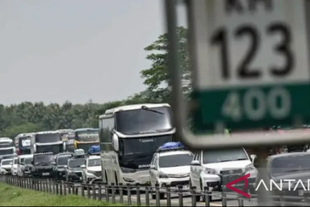 Arus mudik Lebaran 2025 di Tol Cipali. 