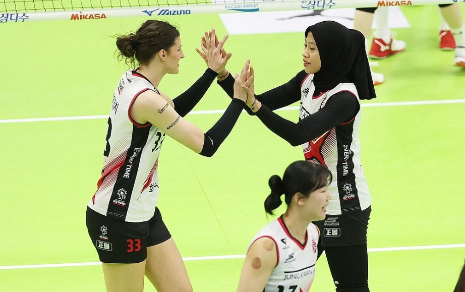 Megawati Hangestri dan Vanja Bukilic, duet andalan Red Sparks di V-League 2024/2025. (OSEN)