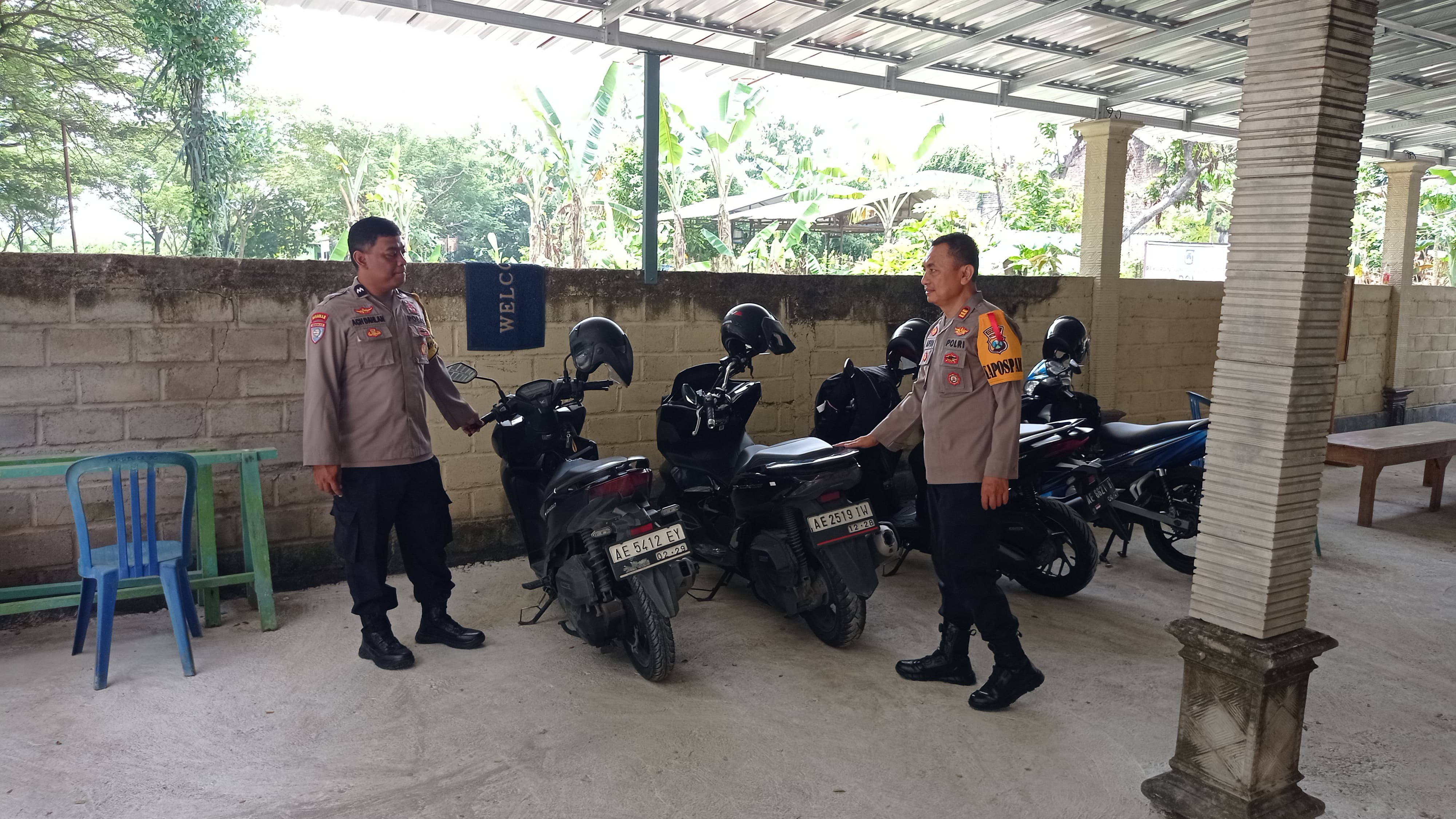 Polsek Geger membuka penitipan sepeda motor gratis untuk para pemudik.