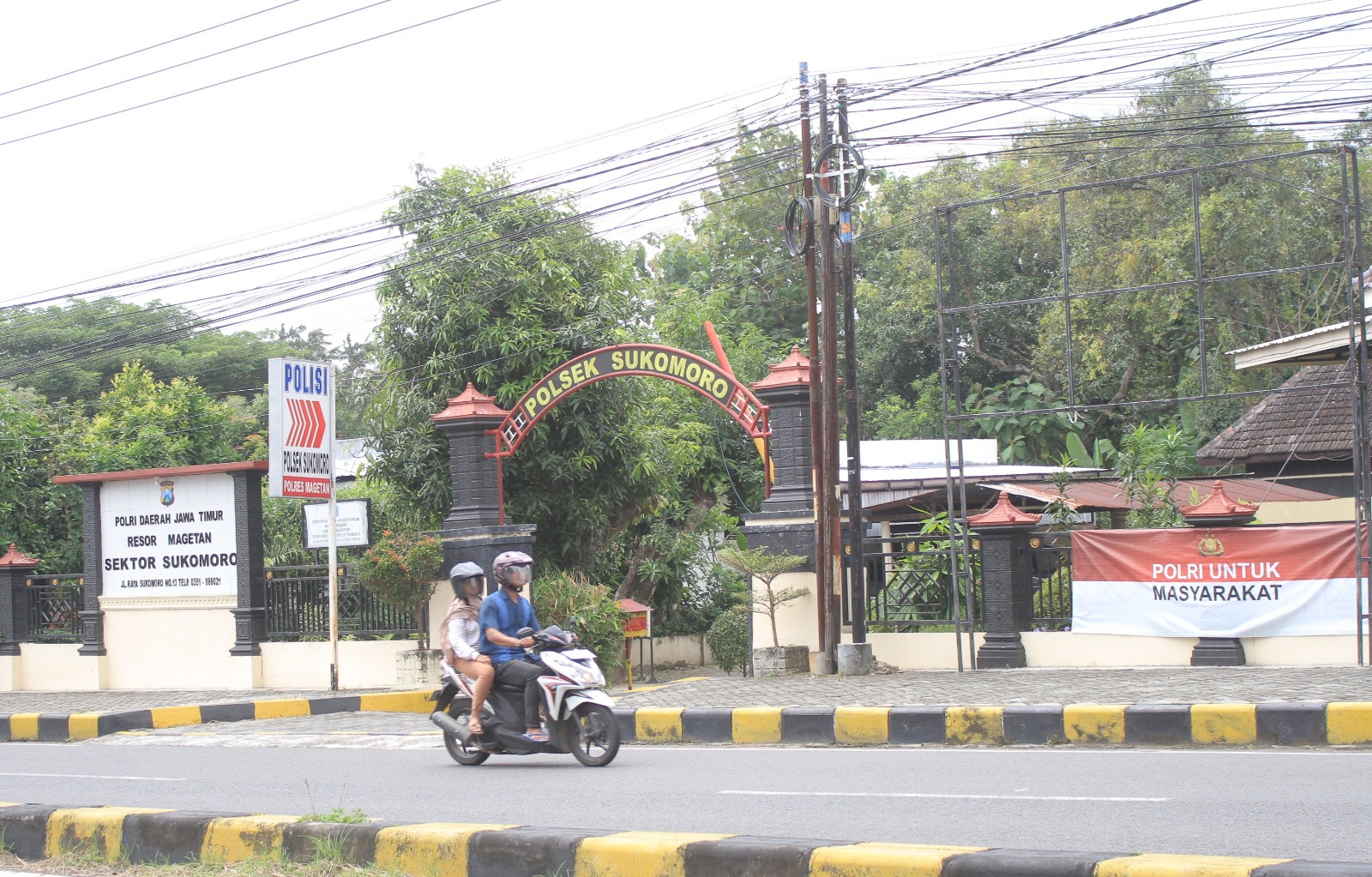 Polres Magetan beserta Polsek jajaran membuka layanan penitipan kendaraan gratis bagi pemudik. FOTO: AJI PUTRA/JAWA POS RADAR MAGETAN