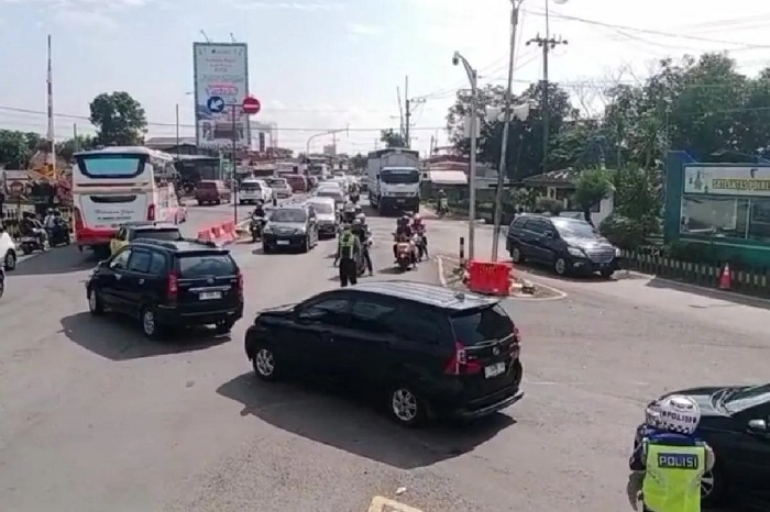 Situasi di Jalur Mengkreng, Kabupaten Kediri, Jawa Timur, Rabu (2/3/2025). Jalur Mengkreng adalah jalur lintas provinsi menghubungkan Jawa Timur ke Jawa Tengah.