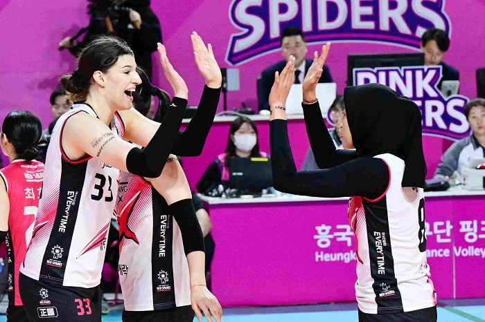 Duet Megawati Hangestri-Vanja Bukilic harus akui keunggulan Pink Spiders di leg 2 final liga voli Korea Selatan. Red Sparks kalah 3-2 dari tuan rumah.